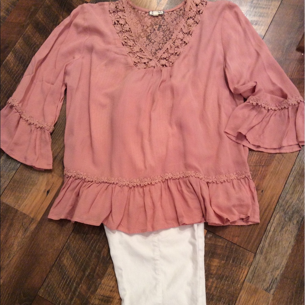 L 3/4 Sleeve top by Eyeshadow
